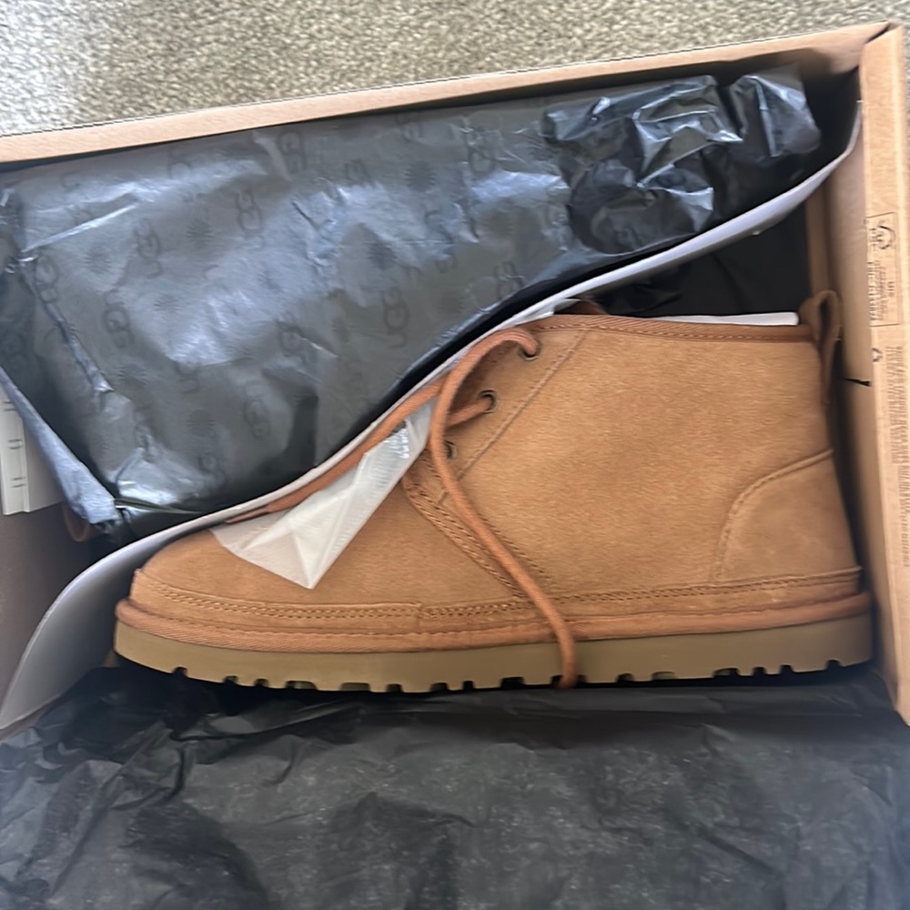 Men’s Ugg boots size 10 in perfect condition never worn.